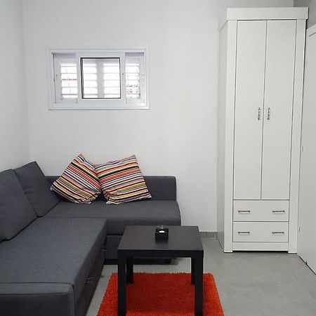 Studio Masaryk Apartment بات يام المظهر الخارجي الصورة