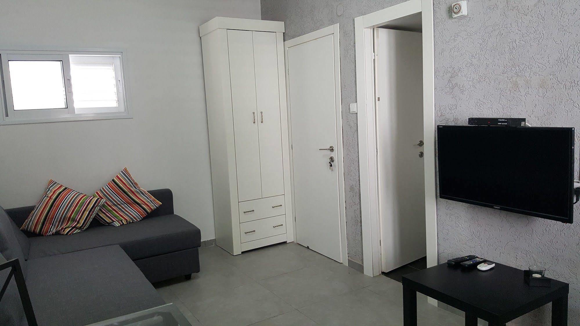 Studio Masaryk Apartment بات يام المظهر الخارجي الصورة